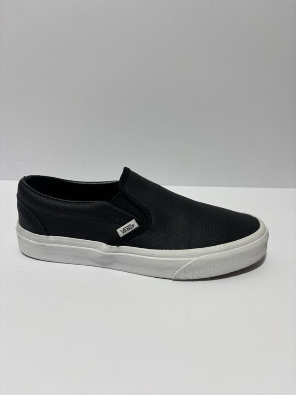 Vans Women’s Classic Slip-On Sneakers Black, Size 9.5